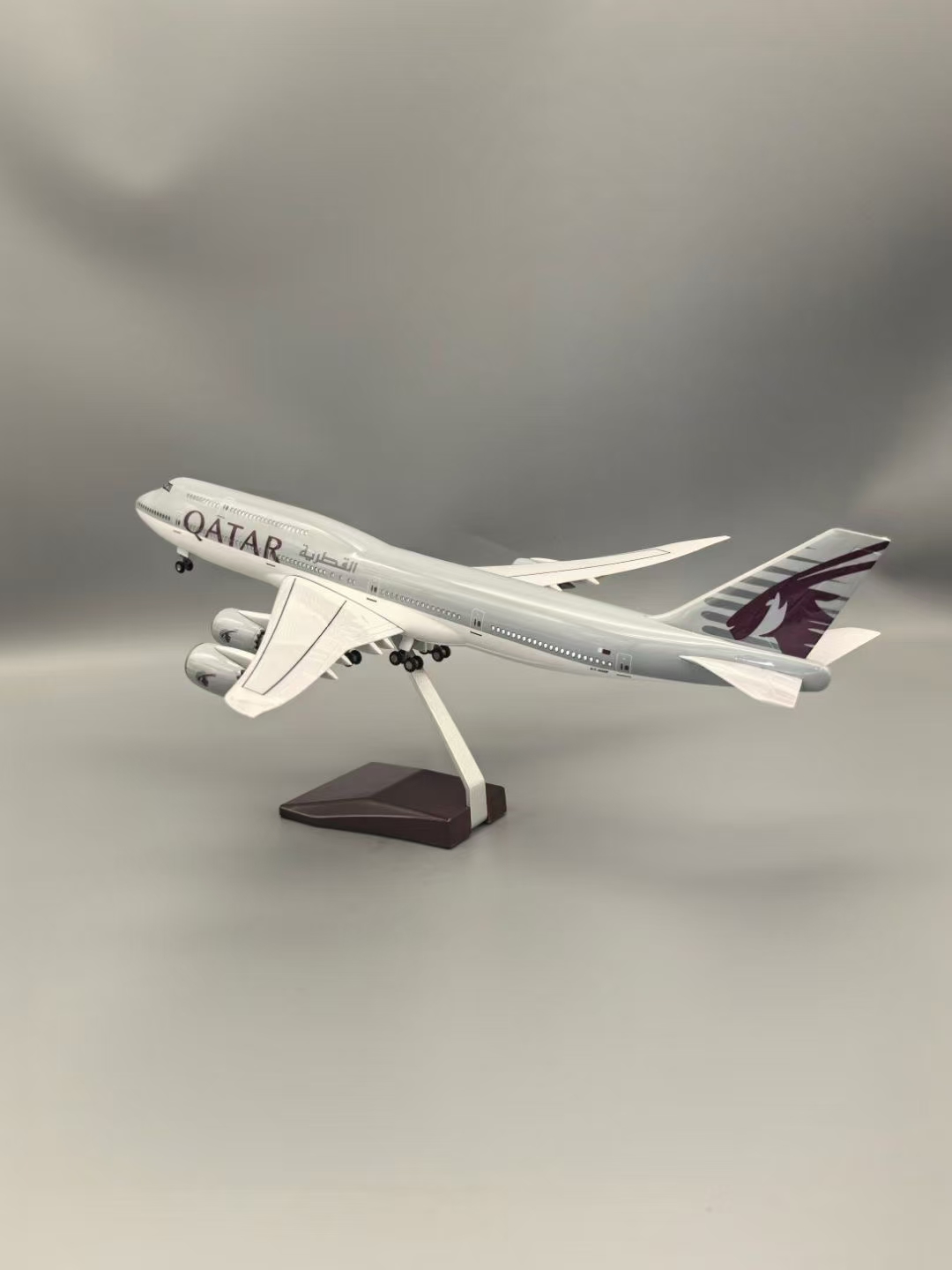Airplane Model 1:130 Scale Boe - Home Decor Qatar reseña y precio