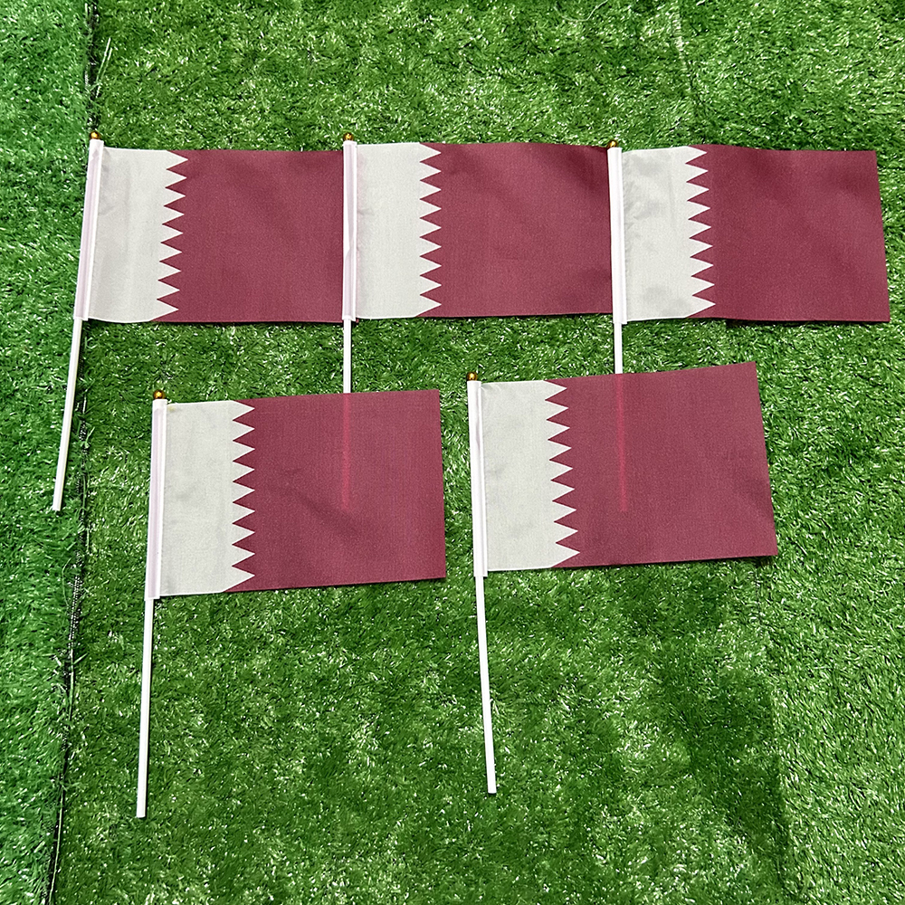 SKY FLAG Qatar hand Flag 10/20 - Home Decor Qatar reseña y precio
