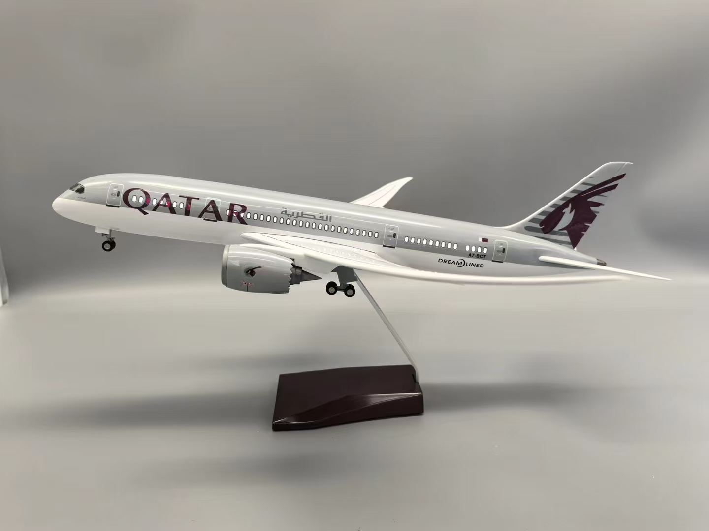 47cm 1/130 Scale Qatar B787 Re - Home Decor Qatar reseña y precio