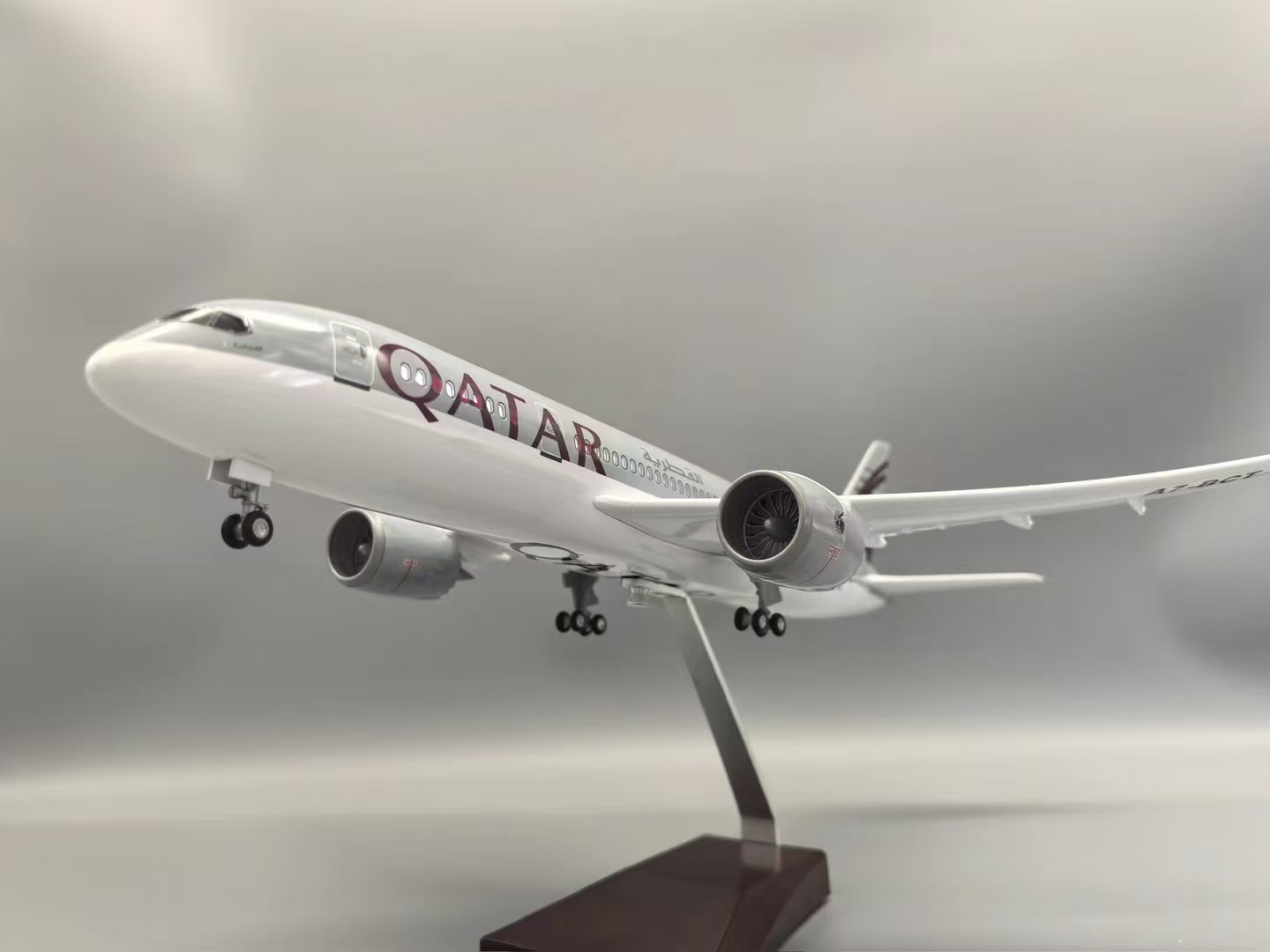 47cm 1/130 Scale Qatar B787 Re - Home Decor Qatar reseña y precio