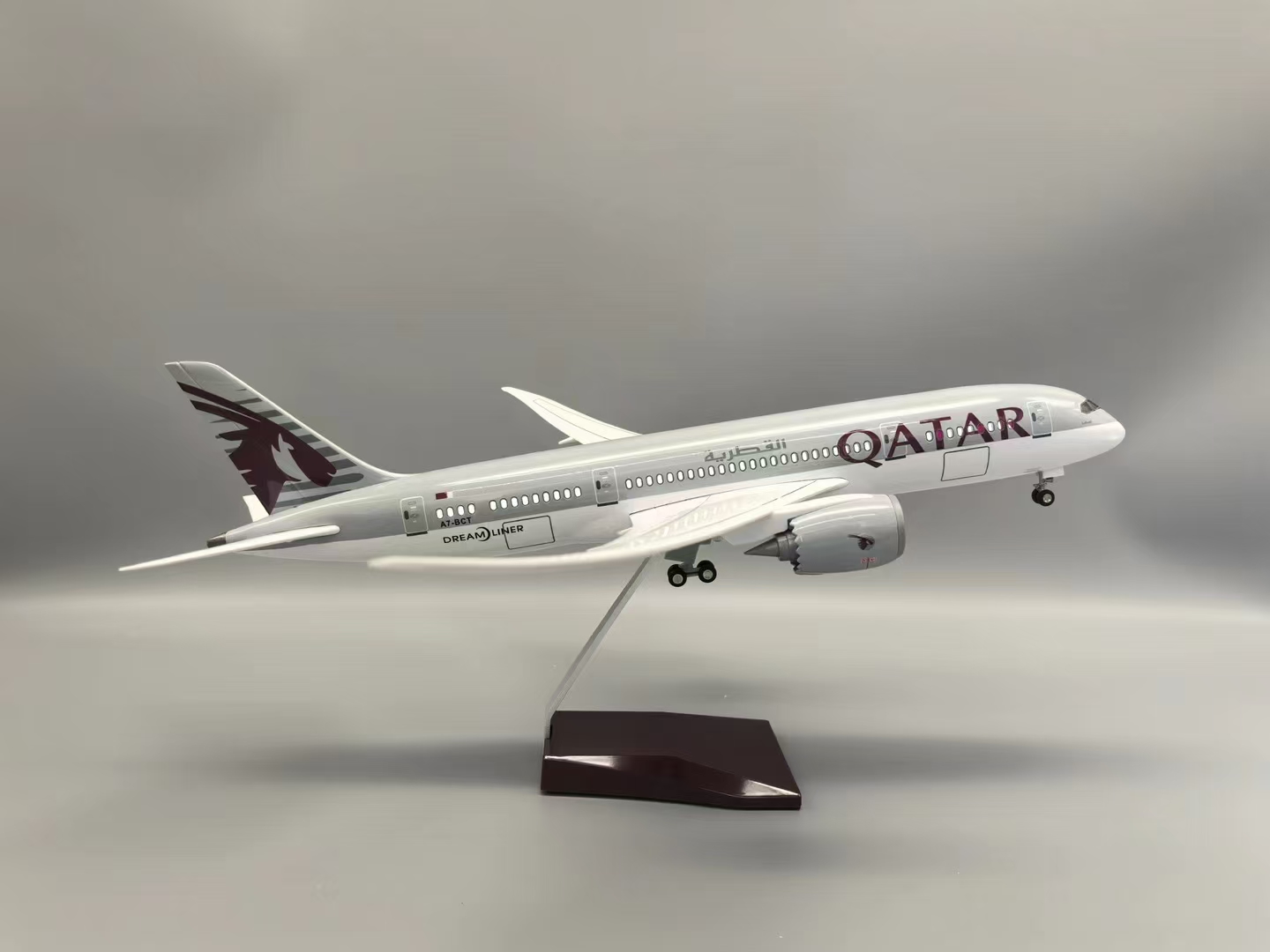 47cm 1/130 Scale Qatar B787 Re - Home Decor Qatar reseña y precio