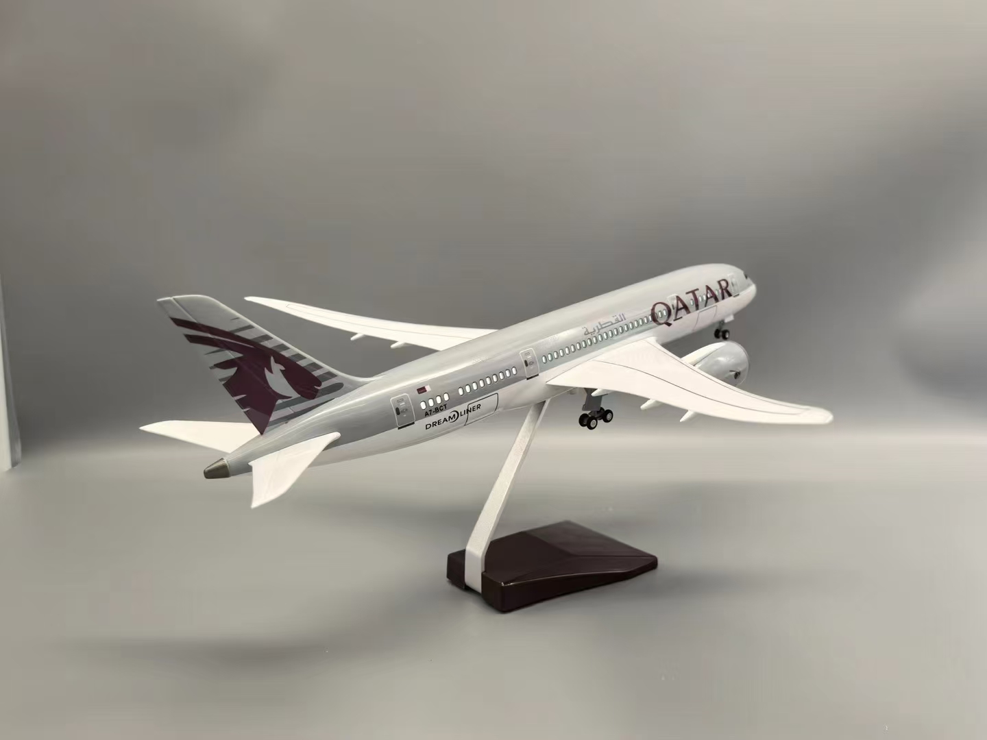 47cm 1/130 Scale Qatar B787 Re - Home Decor Qatar reseña y precio