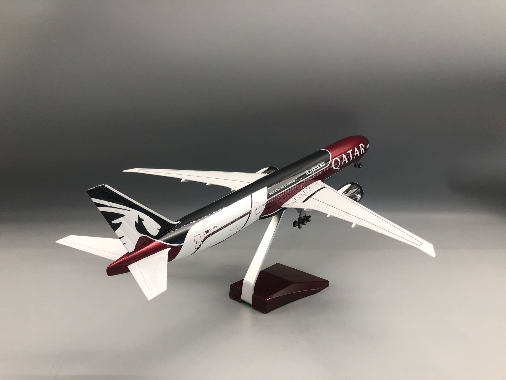 For B777-300 Qatar Model Airpl - Home Decor Qatar reseña y precio