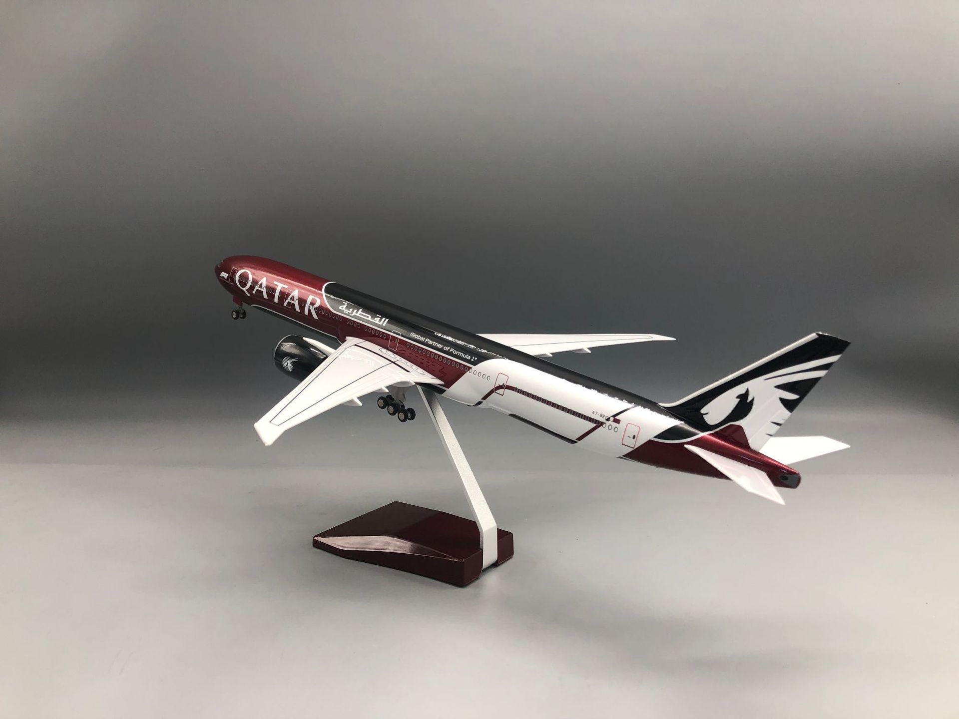 For B777-300 Qatar Model Airpl - Home Decor Qatar reseña y precio